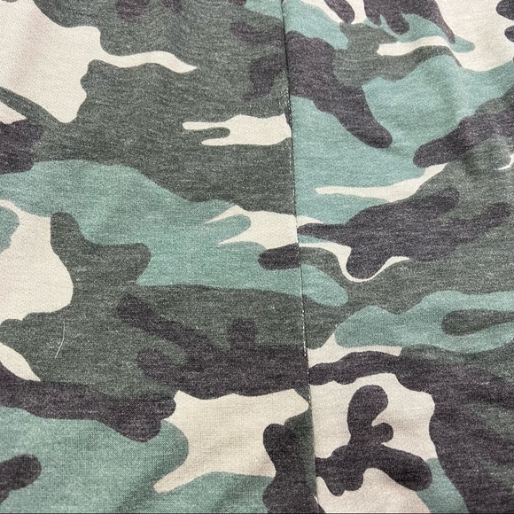 Never Blend In Camo off Shoulder Midi Dress XS NWT - Picture 6 of 7